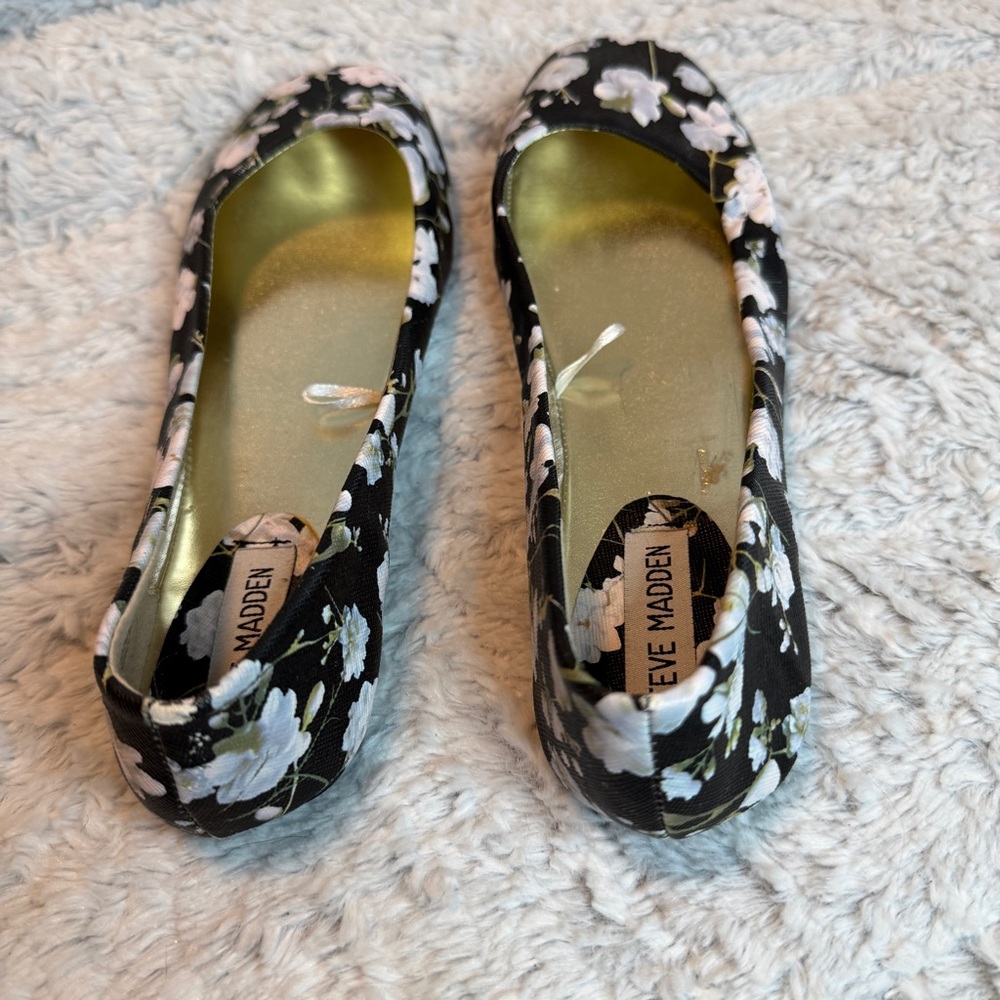 Steve Madden Ballet Flats - Picture 2 of 5
